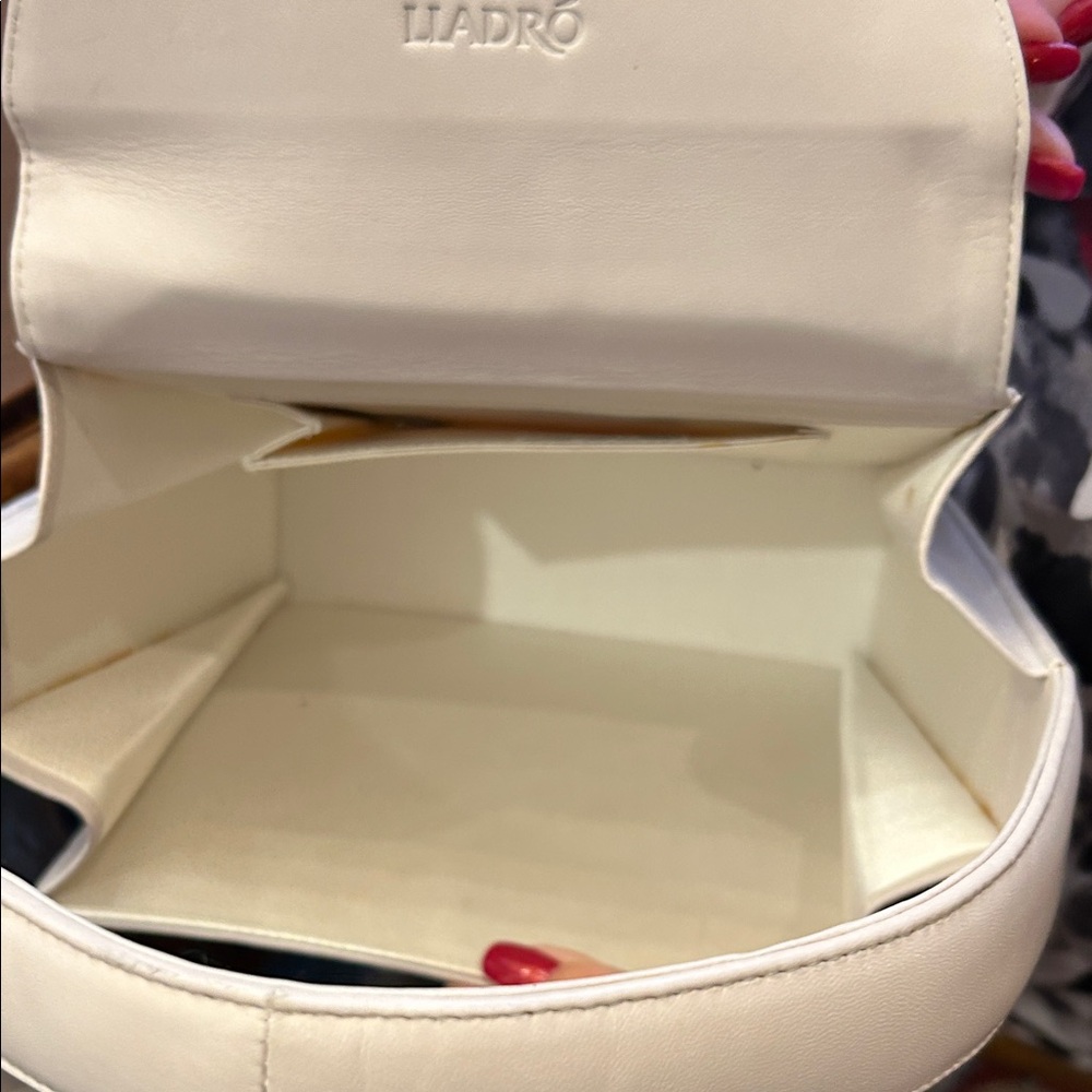 Lladro Elegant Cream Satchel - Picture 7 of 7